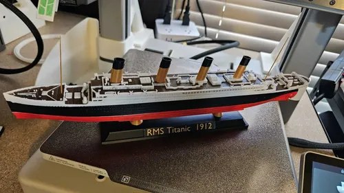 Rms Titanic Replica 3d Blanco Negro Y Rojo - 4