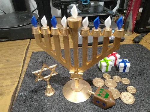 Set Decorativo Menorah + Dreidel + Monedas + Estrella + Rega Dorado - 2