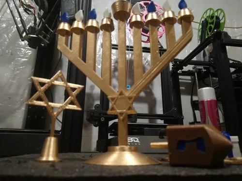 Set Decorativo Menorah + Dreidel + Monedas + Estrella + Rega Dorado - 3