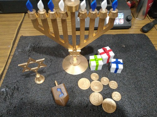 Set Decorativo Menorah + Dreidel + Monedas + Estrella + Rega Dorado - 9