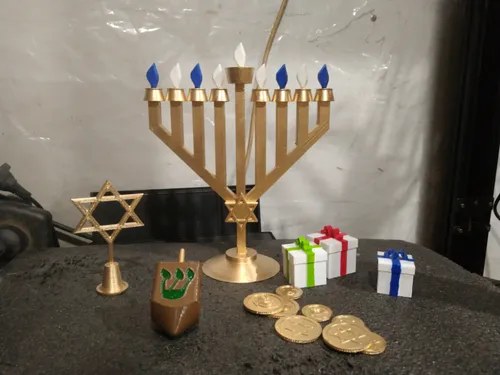 Set Decorativo Menorah + Dreidel + Monedas + Estrella + Rega Dorado - 10