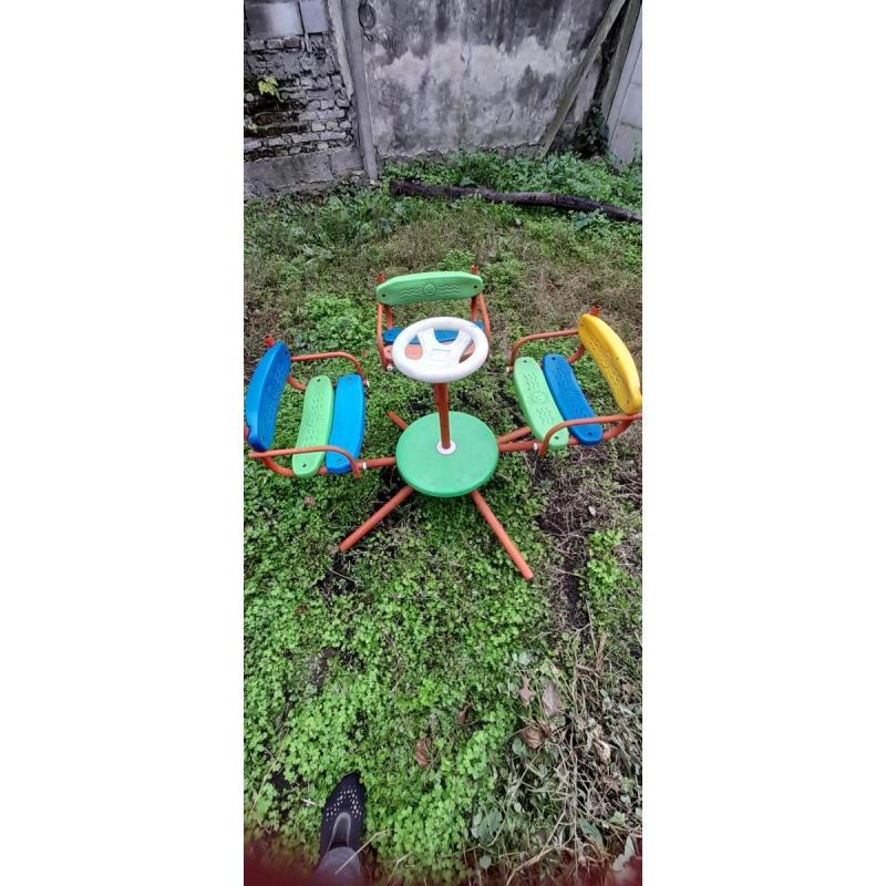 Vendo calesita de caño, 3 asientos