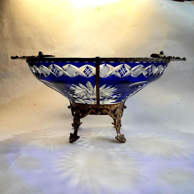 Centro De Mesa Antiguo Cristal Tallado Azul Con Bronce 36 Cm
