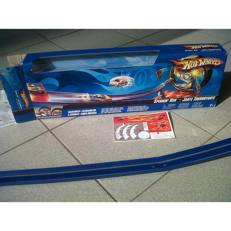 HOT WHEELS