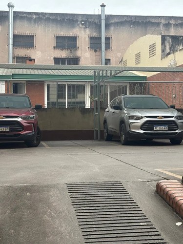 !!!! Atencion !!!! Cochera Segura Y Techada. Barrio Norte
