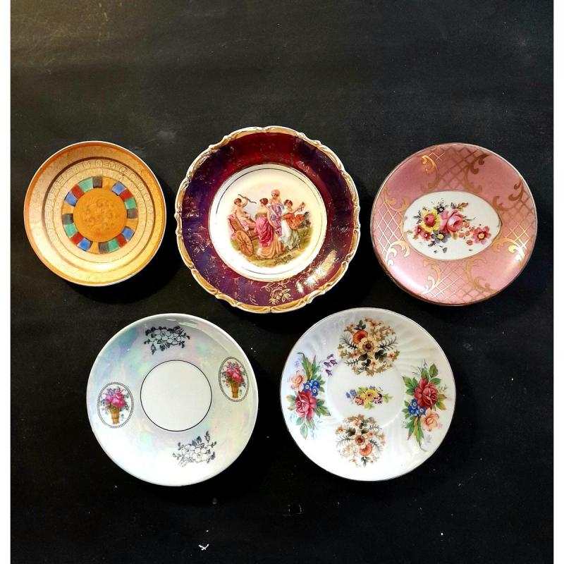 Lote de 5 Platos Antiguos Decorativos Con Colgadores De Bronce