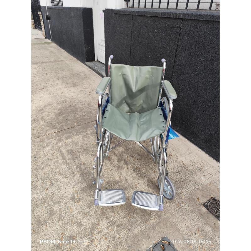 silla de ruedas CARE-QUIP y andador plagable