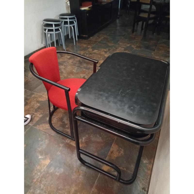 Escritorio Negro de Diseño + Silla Roja - 4
