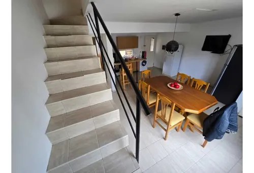 Vendo Hermoso Dúplex Ubicado A 200 M De La Avenida Amplio Y Cómodo - 2