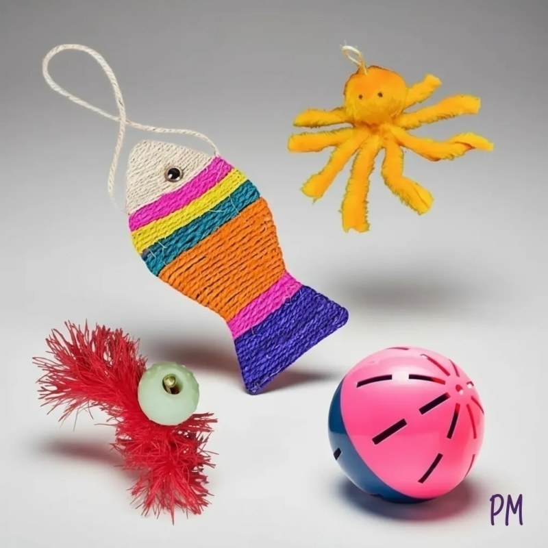 Combo de juguetes para gatos: pelota saltarina, pelota sonajero, pescadito rascador, pulpito de pelu - 2