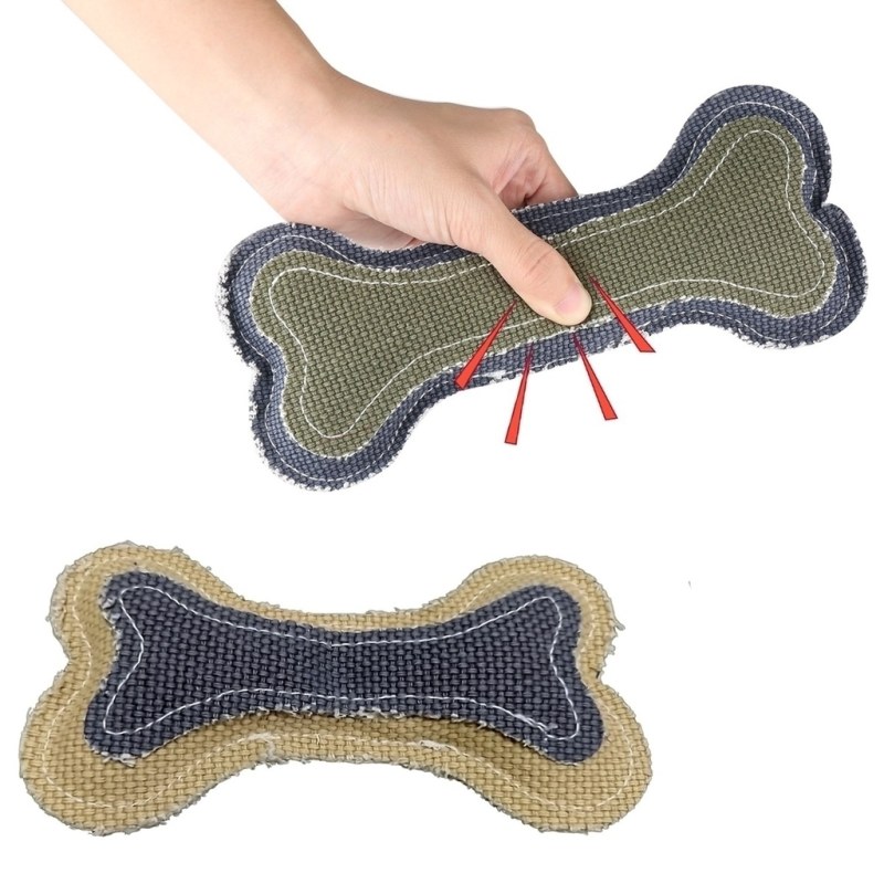 Juguete para perros medianos. Hueso de tela rústica con chifle.