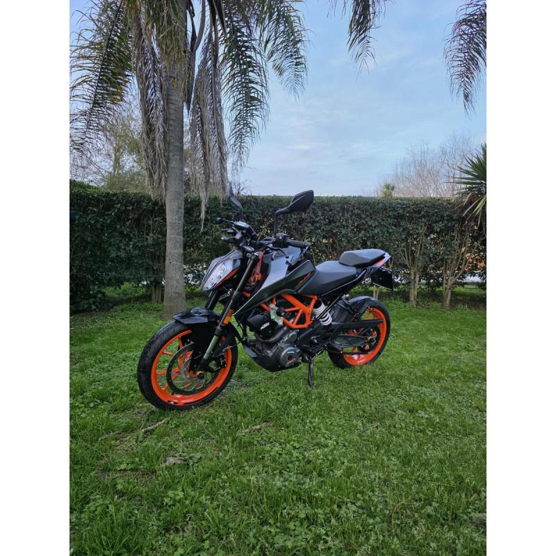 KTM DUKE 390 - AÑO 2022 - 3500 KM