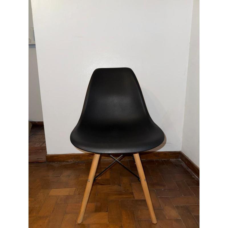 Silla Eames cocina comedor
