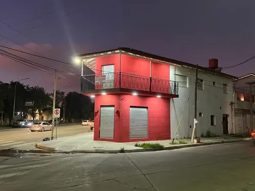Amplia Esquina Con Dos Locales Y Departamento Sobre Avenida Diagonal San Martin En Necochea - 2