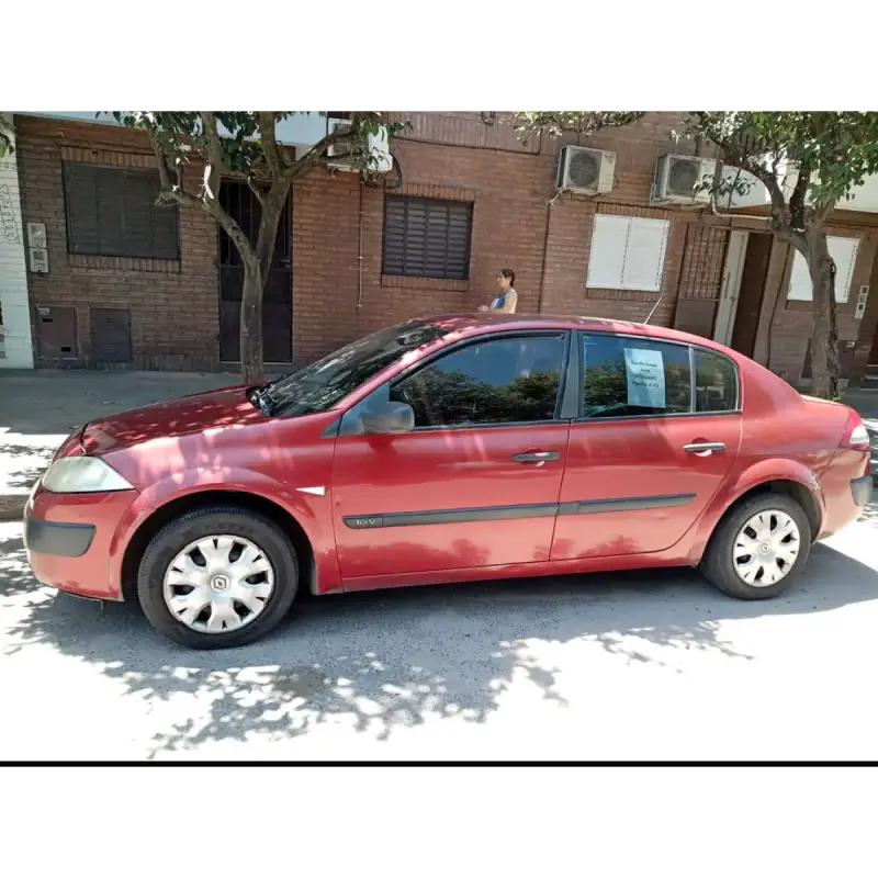Vendo Renault megane 2 tarjetero 1.6 2010 sedan 5 puerta
