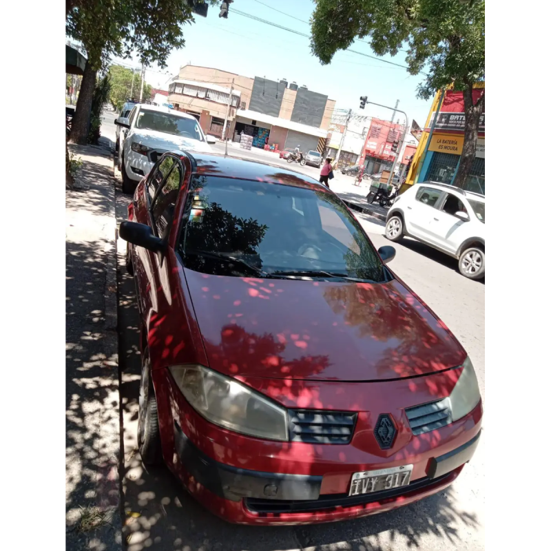 Vendo Renault megane 2 tarjetero 1.6 2010 sedan 5 puerta - 2