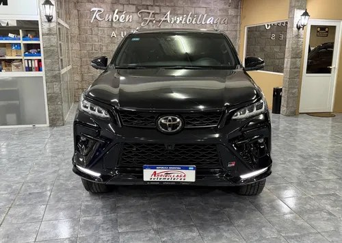 Toyota Hilux Sw4 2.8 Tdi Gr-s 4x4 7as 6at - 2