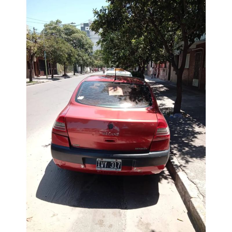 Vendo Renault megane 2 tarjetero 1.6 2010 sedan 5 puerta - 3