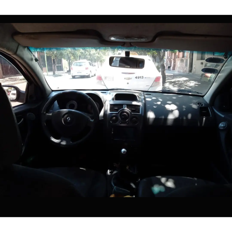 Vendo Renault megane 2 tarjetero 1.6 2010 sedan 5 puerta - 4