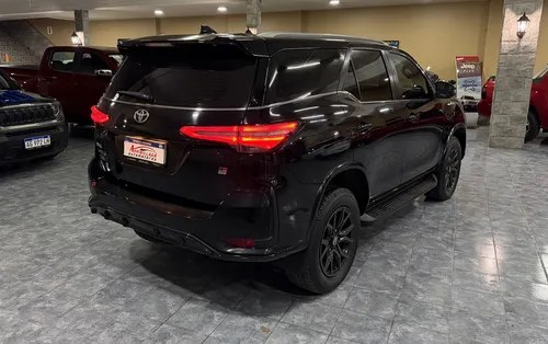 Toyota Hilux Sw4 2.8 Tdi Gr-s 4x4 7as 6at - 6