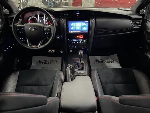 Toyota Hilux Sw4 2.8 Tdi Gr-s 4x4 7as 6at - 7