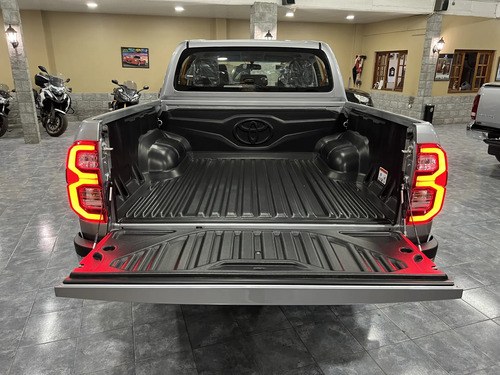 Toyota Hilux Pick-up 2.8 Cd Srv 204cv 4x4 At Necochea - 8