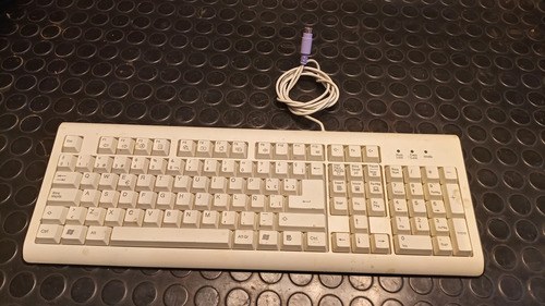 Antiguo Teclado Genérico Conector Ps/2 Español Amarillo - 3