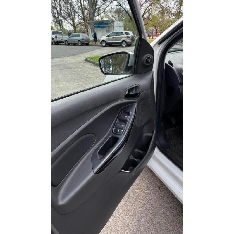 Dueña Ford Ka SEL Full 2019 - 1ra mano - 13