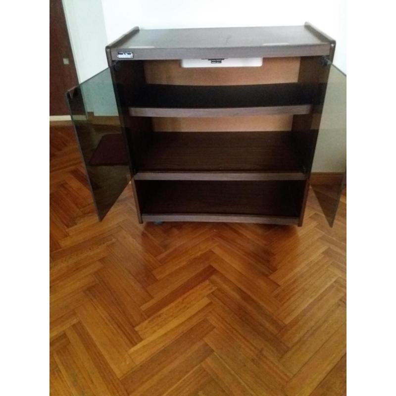 MESA DE TV CON ESTANTES - 4