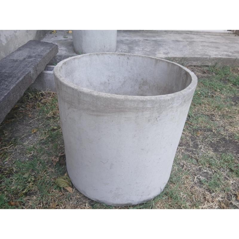 Maceta grande de cemento