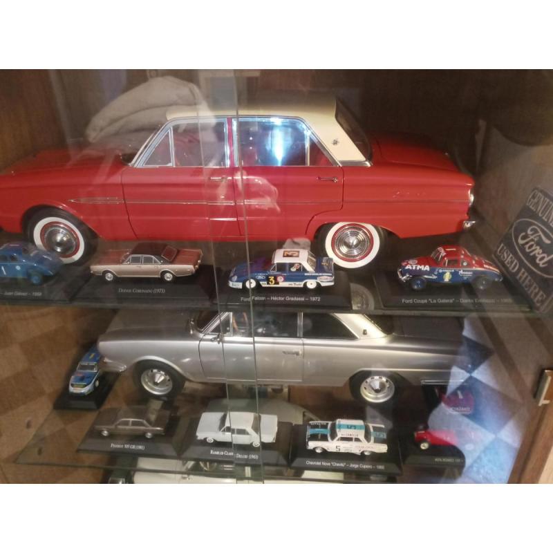 Autos a escala 1/8 y 1/43