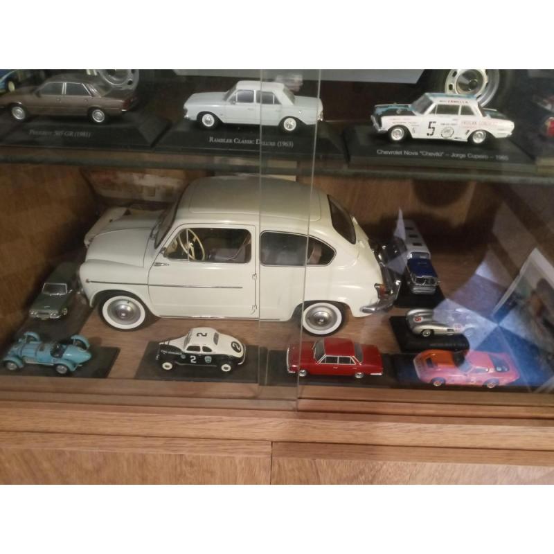 Autos a escala 1/8 y 1/43 - 2