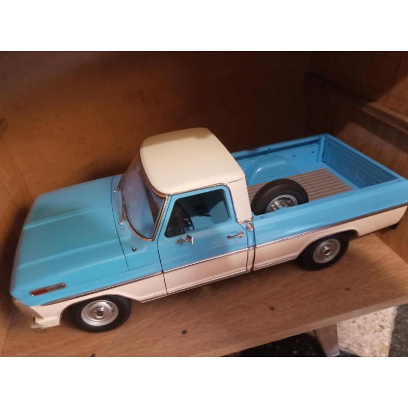 Autos a escala 1/8 y 1/43 - 3