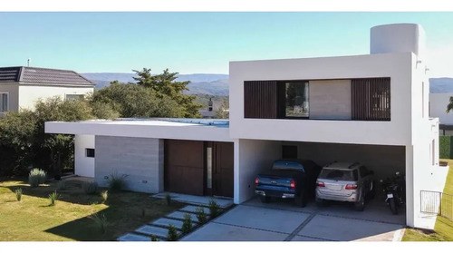 Venta | Casa De Categoría A Estrenar Country Carlos Paz Golf - 2