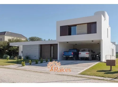 Venta | Casa De Categoría A Estrenar Country Carlos Paz Golf - 3