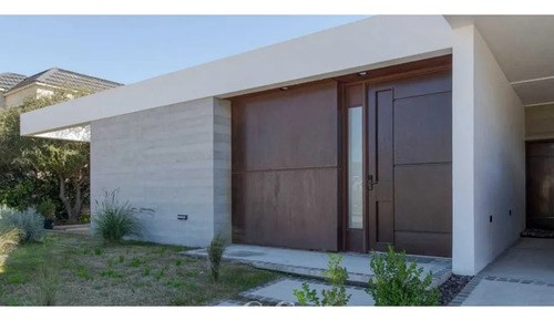 Venta | Casa De Categoría A Estrenar Country Carlos Paz Golf - 7