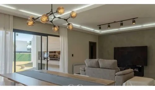 Venta | Casa De Categoría A Estrenar Country Carlos Paz Golf - 12
