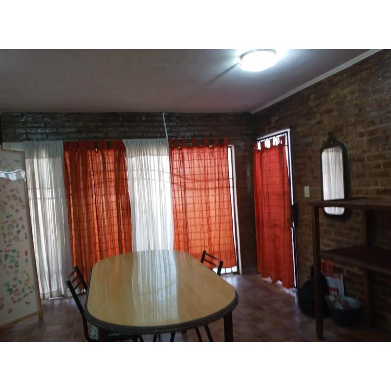 Particular alquila monoambiente 375,000 12 cuadras centro