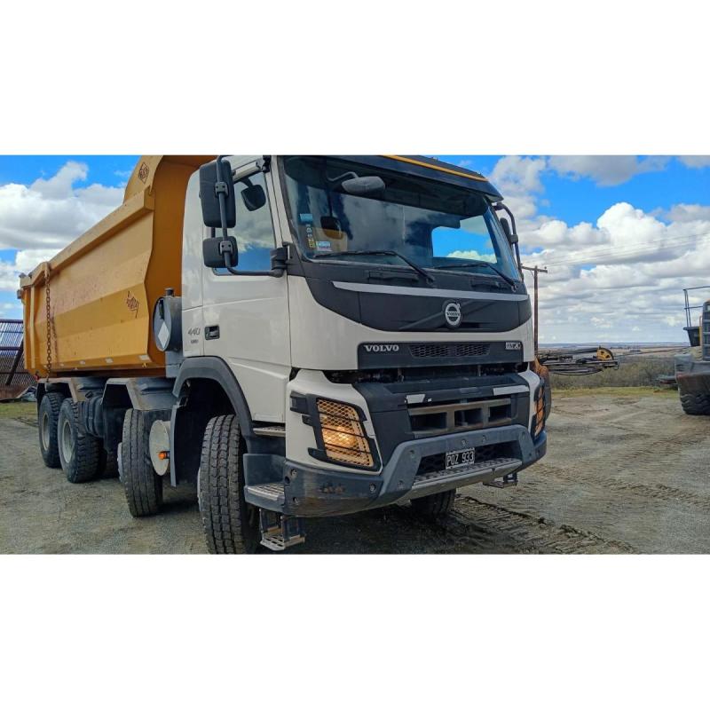 VOLVO FM440R AÑO 2015 96,000 KM 8 X 4 VOLCADORA BACO/HARDOX 24 METRO