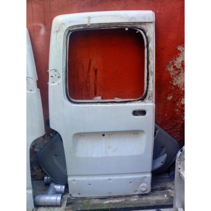 Portones traseros camioneta Renault Master 2011 techo bajo