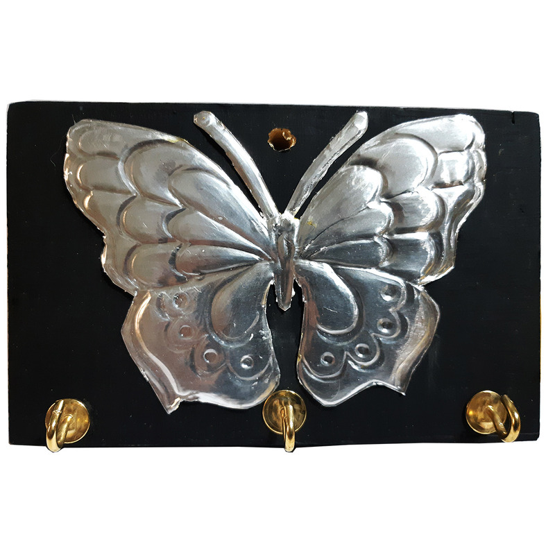 Porta Llaves Artesanal Con Figura en Aluminio Repujado