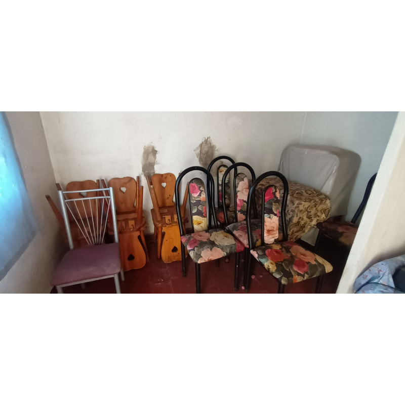 JUEGO DE SILLAS DE COCINA Y LIVING USADAS