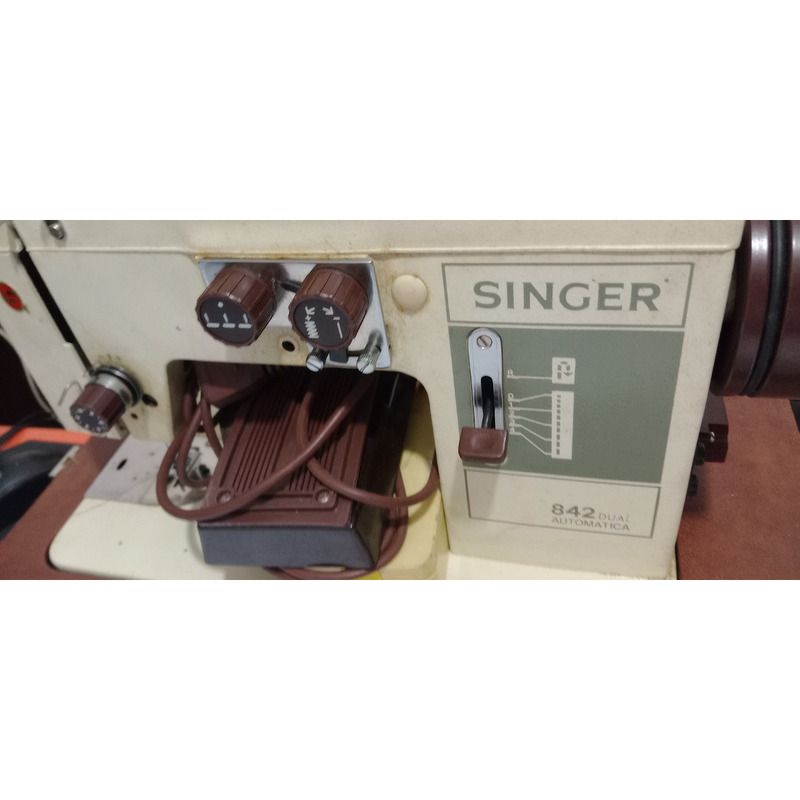 Máquina de coser Singer 842 Dual aut con sus accesorios