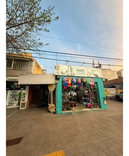 Venta En Peatonal De Carlos Paz: 2 Locales + Casa