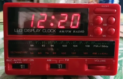 Reloj Despertador Digital Technidyne Con Radio Am/fm Retro Rojo - 2