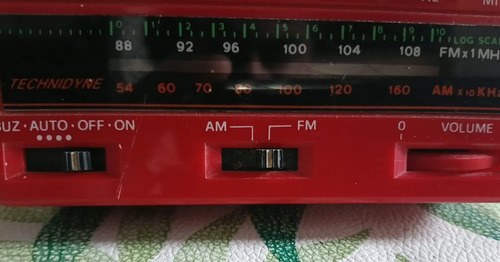 Reloj Despertador Digital Technidyne Con Radio Am/fm Retro Rojo - 3