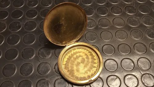 Antigua Polvera De Bronce / Latón Dorado