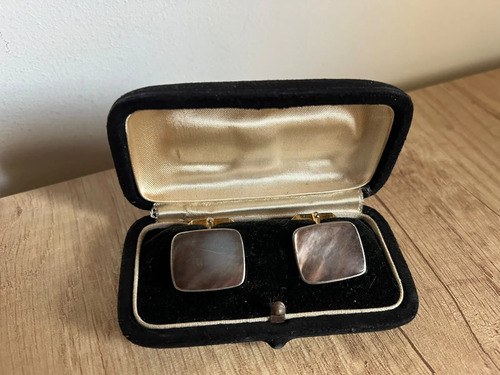 Par De Gemelos De Metal Con Nacar Beige