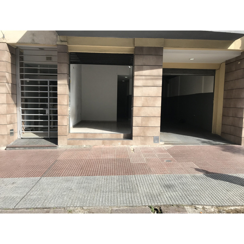 LOCAL COMERCIAL EN VENTA 243 MTS2 AV