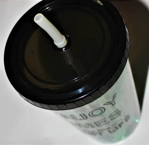 Vaso Con Tapa Y Sorbete Acrilico Frase Brillos Verde 500 Ml Verde - 4